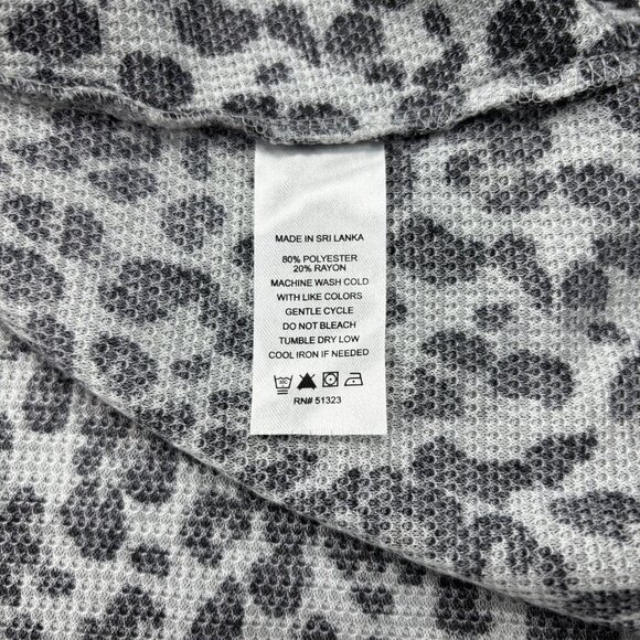 Vince Camuto Leopard Print Gray & Black Knit Turtleneck Sweater Womens L - Picture 11 of 11
